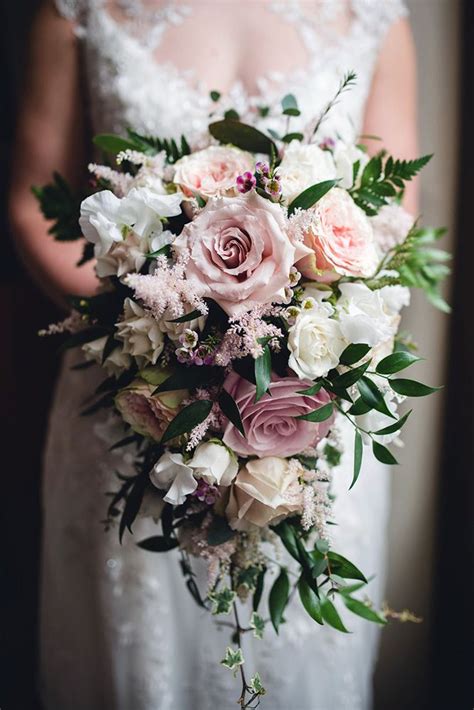 Stunning Cascading Wedding Bouquets Ideas 2022 Guide And Faqs