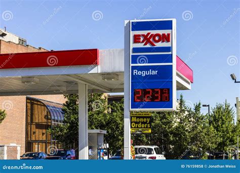 Indianapolis Circa August 2016 Exxon Retail Gas Location Exxonmobil