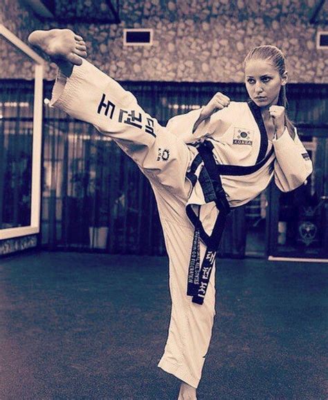 Pin By August Duwi On The Pose Of Beauty👌👍 Women Karate Martial