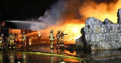 D Sseldorf Rakete Soll Feuer Auf Recyclinghof Ausgel St Haben