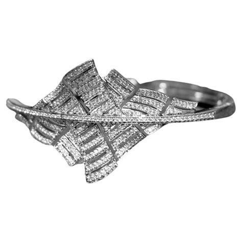 18 Karat Labyrinth White Gold Bracelet Bangle With Vs Gh Diamonds For