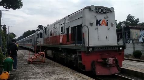 Kereta Api Serayu Ngebut Di Jalur Stasiun Cikudapateuh Youtube