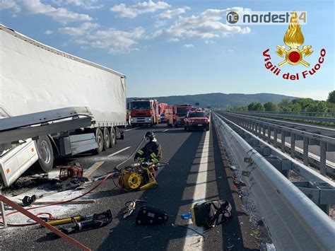 Gorizia Incidente In A34 Scontro Tra Tre Mezzi Pesanti 2 Feriti