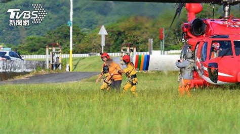 男攀登奇萊東稜疑高山症發作 空勤吊掛送醫│登山│空勤直升機│救援│tvbs新聞網