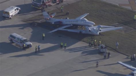 Chocan Dos Aviones En Aeropuerto Internacional De San Antonio La