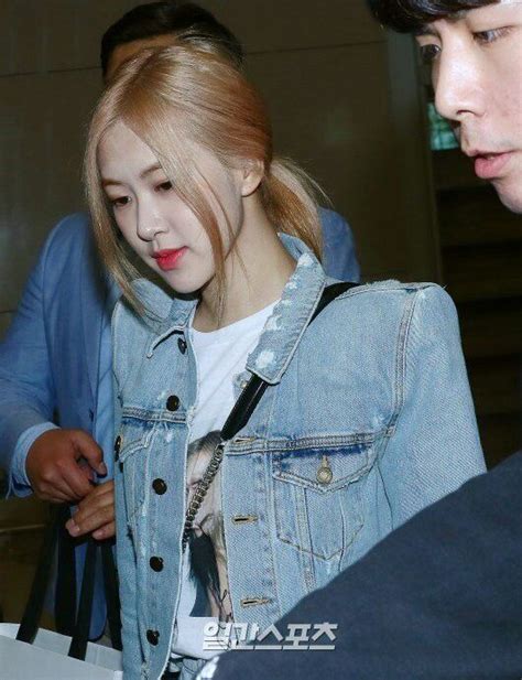 Pin De Jugu Em Rose Blackpink Airport Style