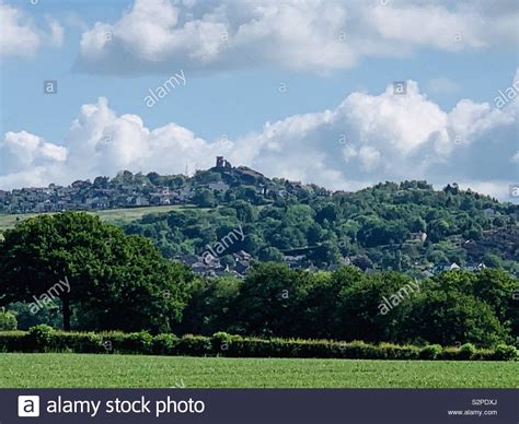 Cheshire countryside with mow cop castle Stock Photo - Alamy