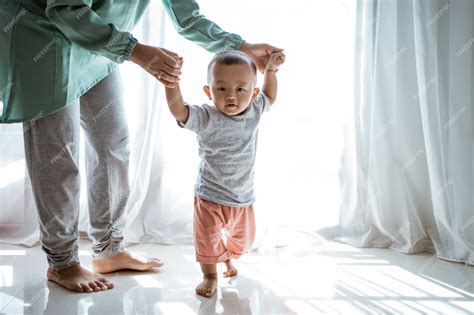 Premium Photo Baby First Steps