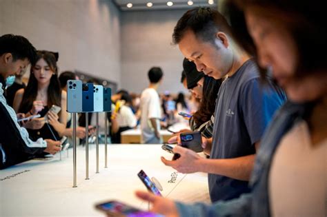 Apple Dealers In China Sell IPhone 15 Pro Max At US 160 Discount As