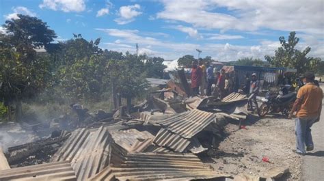 Pemilik Ikut Sholat Ied Kios Di Kupang Ludes Terbakar