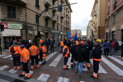 Genova Operai Di Ansaldo E Arselor In Corteo La Repubblica