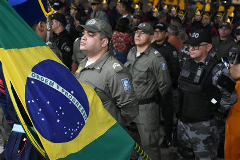 Polícia realiza solenidade alusiva ao Dia da Bandeira e promove mais de