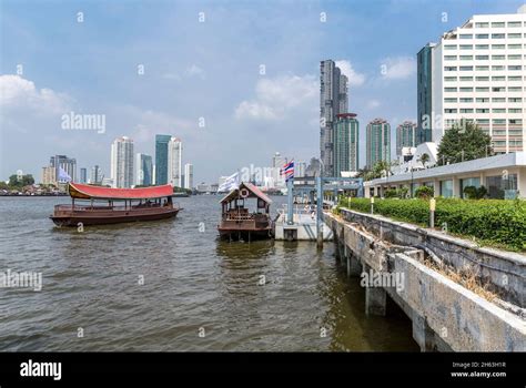 Shuttle Boatfour Seasons Private Residenceschatrium Hotel Riverside