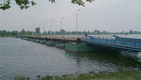 Pontoon Bridge Definition Disadvantages History Facts Britannica