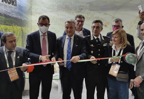 Vinitaly Il Ministro Patuanelli Inaugura Lo Spazio Espositivo Della