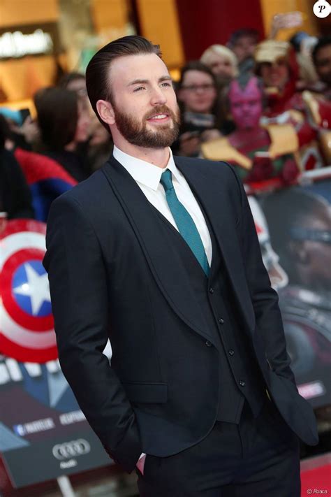 Chris Evans Lors De La Première De Captain America Civil War Au Vue