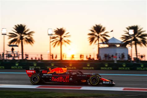 Pirelli D Voile Ses Choix De Pneus Pour Abou Dhabi