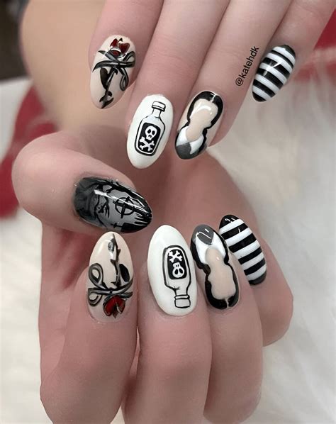 30 Simple Yet Pretty Short Halloween Nails For Spooky Season