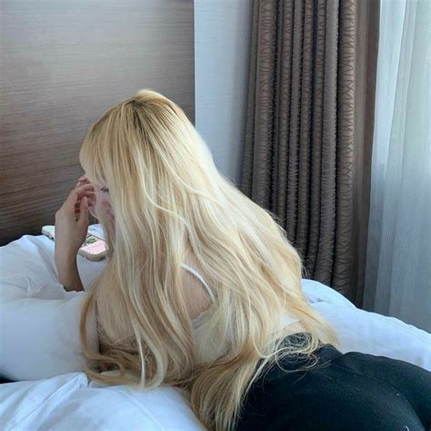 Pin By Clara On Icon Girl Blonde Hair Korean Long Blonde Hair Long Hair Styles
