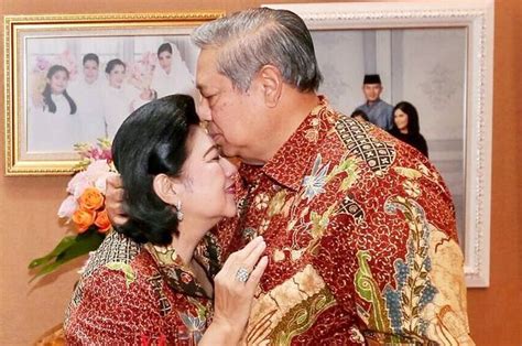 Rayakan Ulang Tahun Pernikahan Yang Ke Sby Dan Keluarga Kunjungi