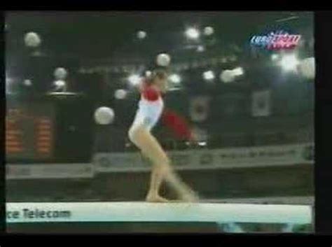 Ekaterina Lobaznyuk 1999 WORLD'S TEAM FINALS-BEAM - YouTube