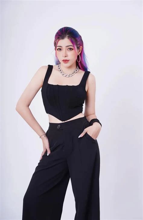 Ngắm nhìn 101 hình ảnh Linh Barbie cute mặc bikini cực xinh