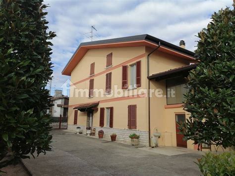 Vendita Villa Unifamiliare In Via Monte Grappa 22 Gambara Ottimo Stato