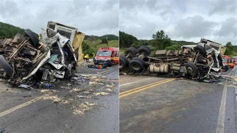 Acidente Entre Dois Caminh Es Deixa Dois Mortos Na Br Em Sc