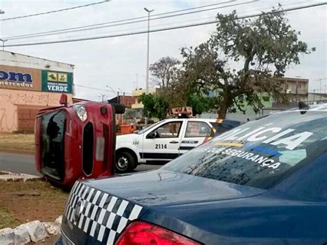 G1 Jovem Em Carro Roubado é Detido Após Se Envolver Em Acidente No Df