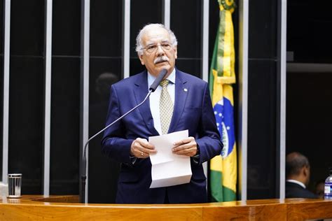 Programa Mais Médicos Dr Luiz Ovando aponta preocupações sobre a