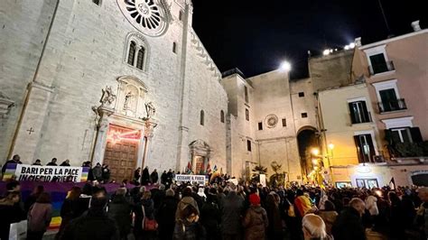 Una Marcia Silenziosa Per La Pace In Medio Oriente A Bari Il Corteo