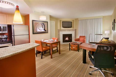 Calgary Airport Hotel | Residence Inn Calgary Airport