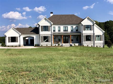 Modern farm house in the country | Rent this location on Giggster