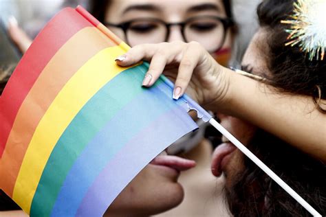 Trans Si Toglie La Vita A Anni A Napoli La Denuncia Del Gay Center Chiara Subiva Bullismo