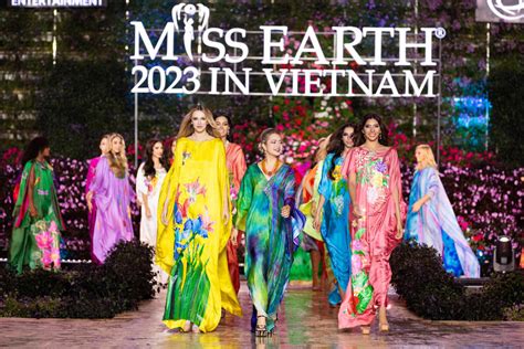 Bán kết Miss Earth 2023 Hoa hậu Lan Anh diễn bikini bốc lửa dù gặp