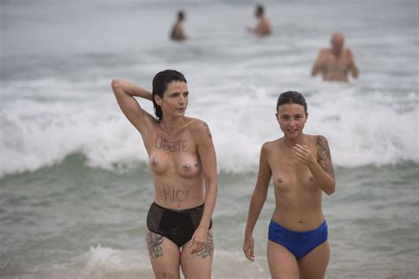 SOCIÉTÉ Pourquoi les jeunes Françaises boudent le topless à la plage