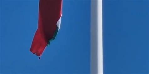 След патриотичното "аху иху" и хорото на Рожен българското знаме ...