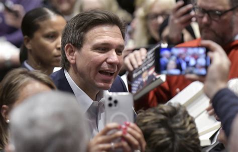 DeSantis Visits Iowa, Signaling 2024 Presidential Battle Against Trump ...