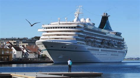 MS Artania | Auslaufen in Stavanger, Norwegen | Zeitraffer | Phoenix ...