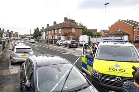 Liverpool Girl 9 Shot Dead At Home As Police Hunt Gunman Uk News Metro News