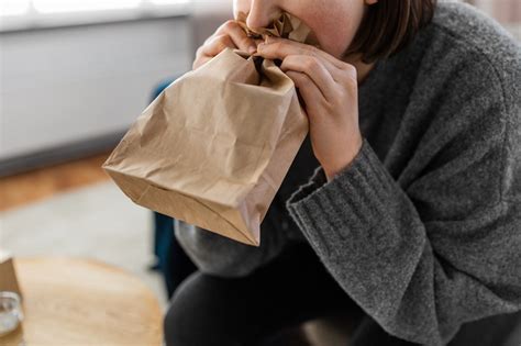 Jak rozpoznać atak paniki Objawy postępowanie pierwsza pomoc