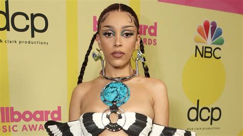 Doja Cat Stuns In Sexy Striped Matching Set At 2021 Billboard Music Awards