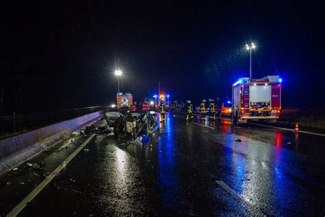 Schwerer Verkehrsunfall A Verletzte Freiwillige