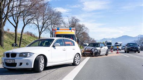 Irschenberg Autos Schleudern Auf Der A Ineinander Drei Verletzte Und