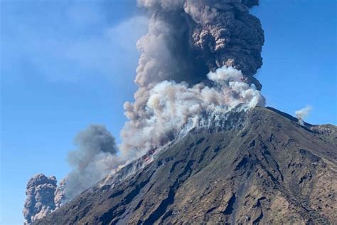 Volcano Eruption Today Volcano Erupts On Italian Island Of Stromboli