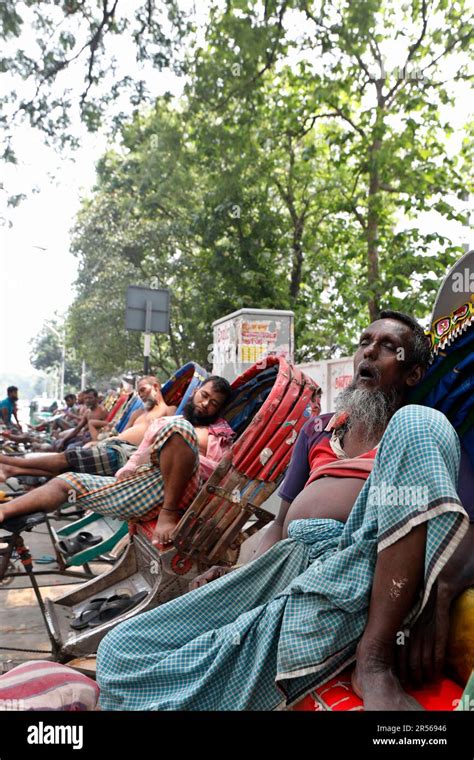 Dhaka Bangladesh June In Extreme Heat Tired Rickshaw