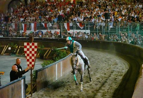 È già Giostra dellOrso i rioni si scaldano per le prove in pista