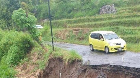 Video Longsor Jalan Poros Sinjai Malino Nyaris Putus Tribun Timur