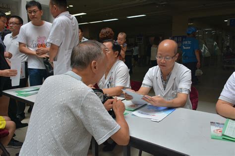 首届“中国医师节”系列活动（二）我院开展义诊活动庆祝首个“中国医师节” 综合新闻 河北大学附属医院