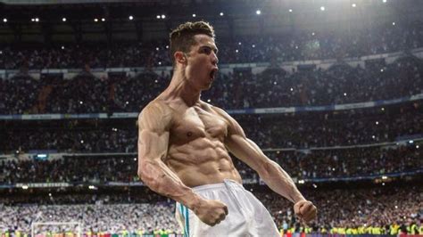 Siêu Sao Ronaldo Trở Thành Cầu Thủ Ghi Bàn Nhiều Nhất Trong Lịch Sử